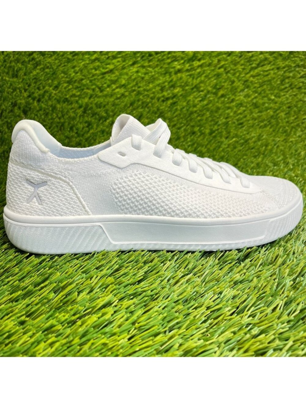 Flux Footwear Adapt Trainer White Womens Size 8.5 Mens Size 7 Athletic Shoes